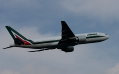 離陸（156）Alitalia 777-243 