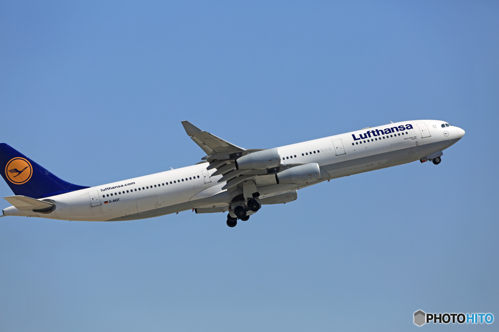 Lufthansa A340-313 D-AIGT 出発 