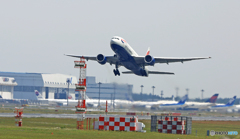 出発 British 777-236 G-YMMU