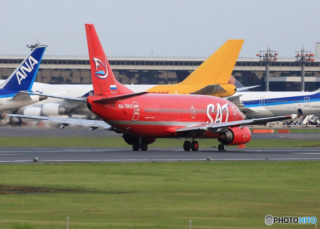 Auroraオーロラ航空SAT B737-5L9  RA-73013出発　