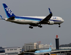 ANA 767-300ER 到着　