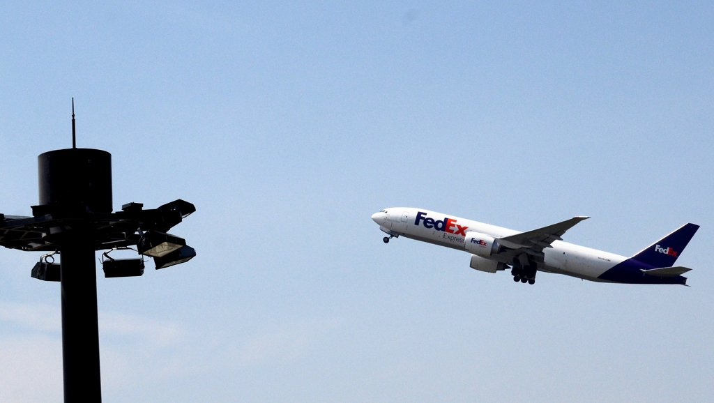 飛び立ち（7）FedEx 777-FS2