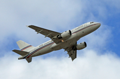 飛び立ち　グローバルジェット A319-115 P4-VNL