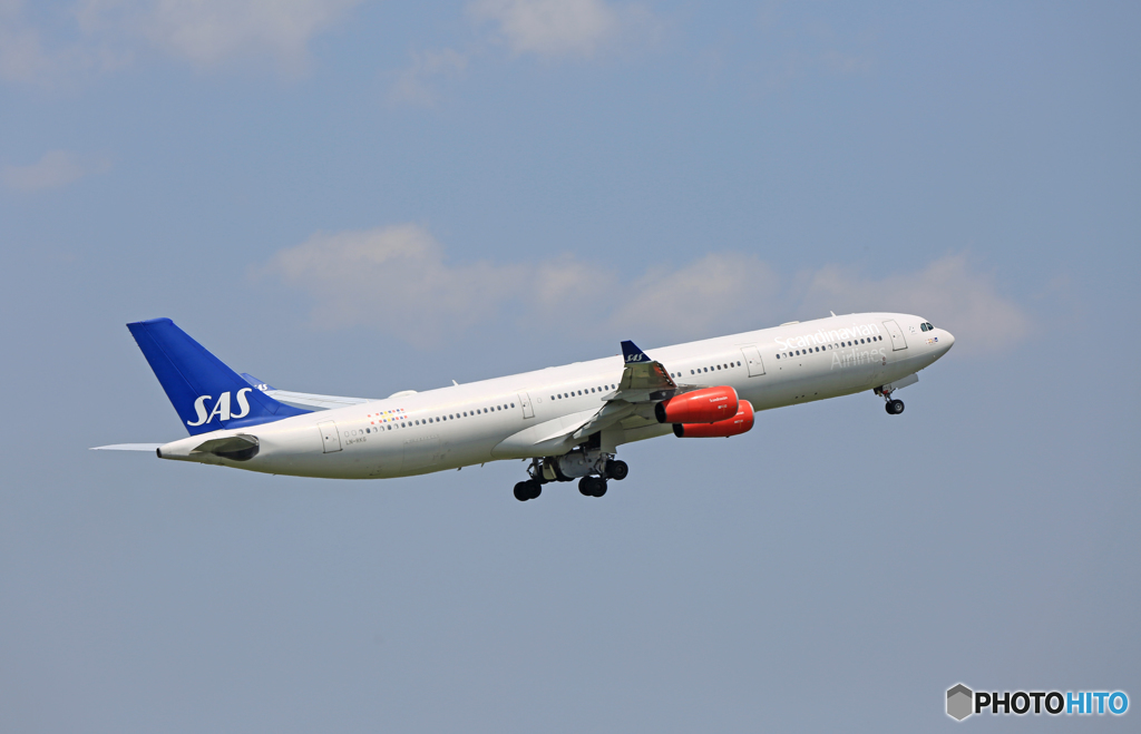 飛行 SAS A340-313 LN-RKG