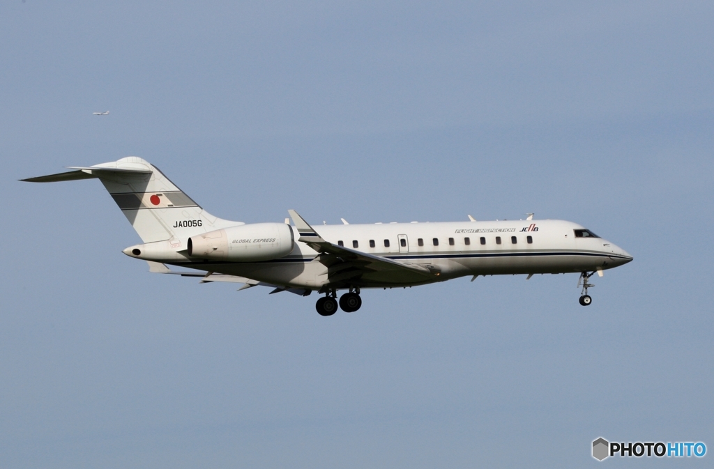 着陸　飛行検査機 BD-700  JA005G