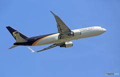 UPS 767-34AF N332UP 離陸 