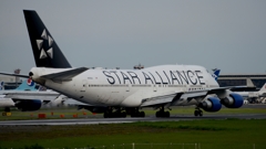出発（221）United STAR 747-400 