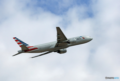 離陸  American 777-200 N781AN