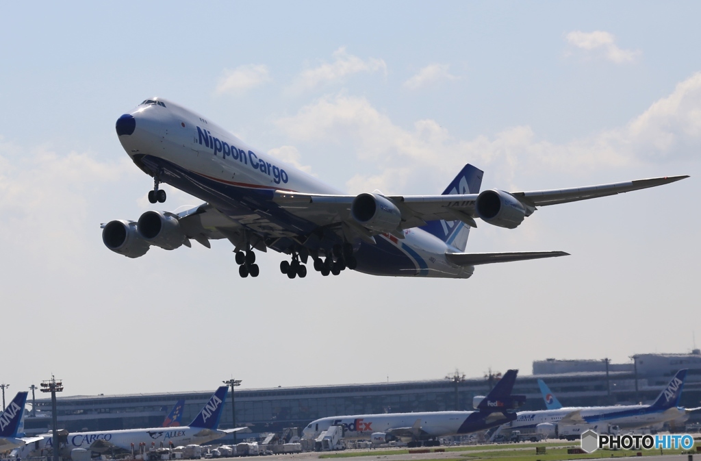 NCA 747-8KZF ジャンボ機 飛び立ち　