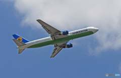 UZBEKISTAN 767-300 UK67007 離陸 