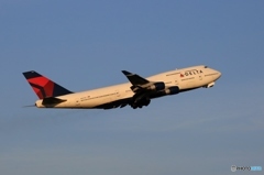 出発　Delta 747-400 N667US