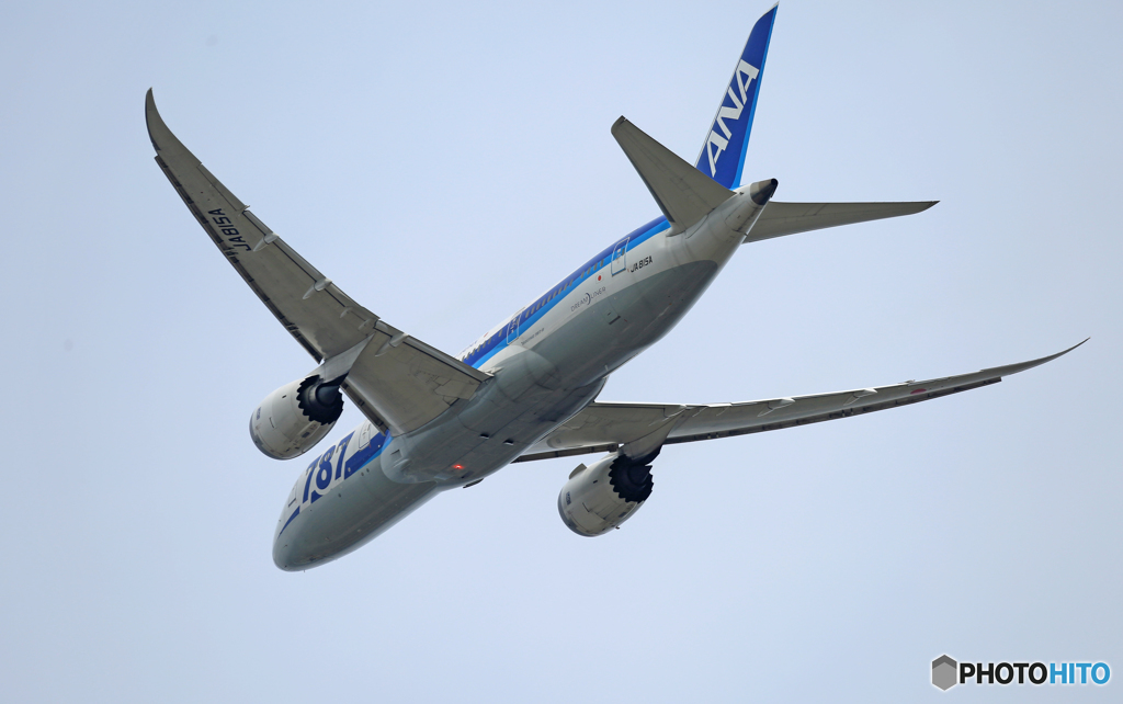 [青い空]　ANA 787-8 JA815A飛び立ち