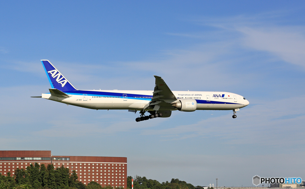 到着[青い空]　 ANA 777-381 