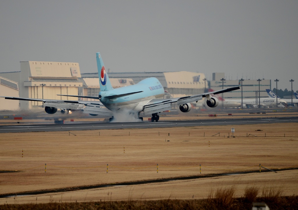 着陸 KOREAN C 747-400F 