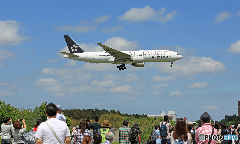 「雲」 UNITED スタアラ 777-222 N794UA 到着