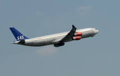 離陸（145）SAS A340-313 