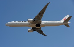 離陸 JAL 777-300