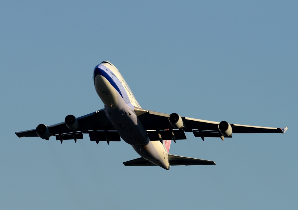 離陸（472）CHINA  747-400