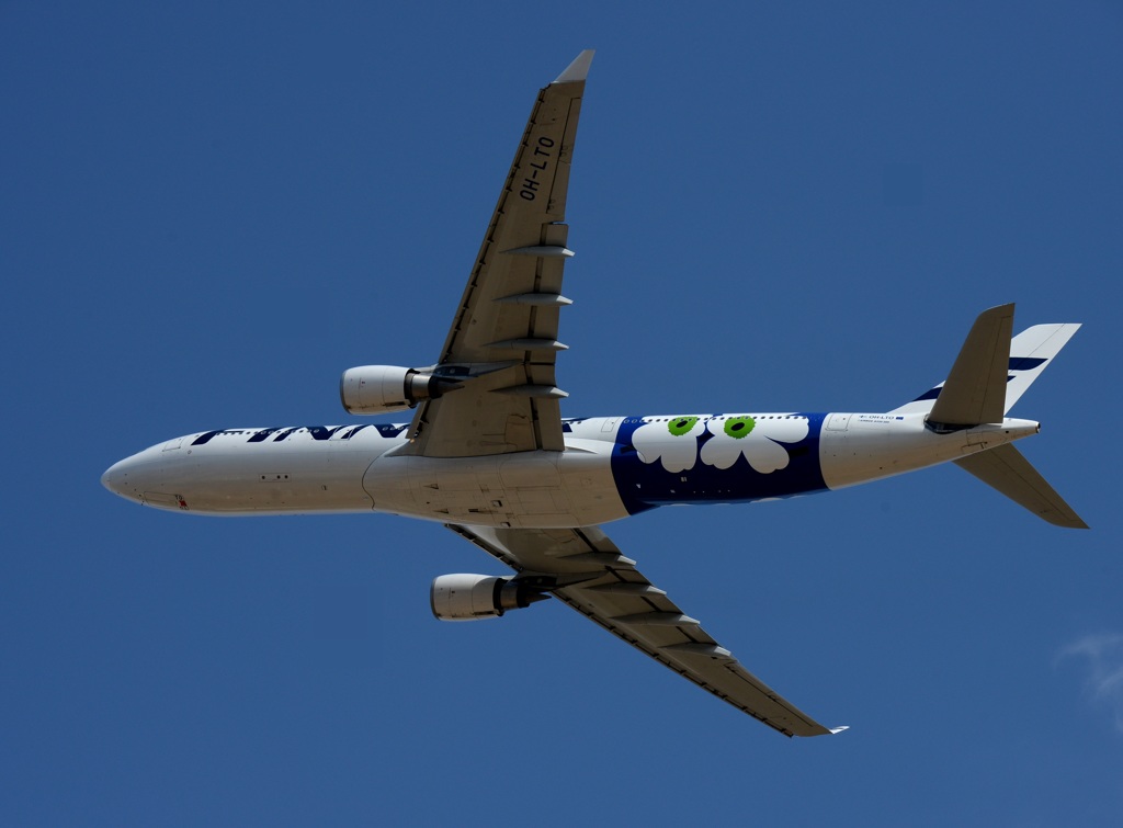 離陸 FINNER A330-300 marimekko