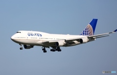 Landing  UNITED 747-400
