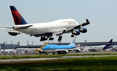 着陸（96）DELTA 747-400 