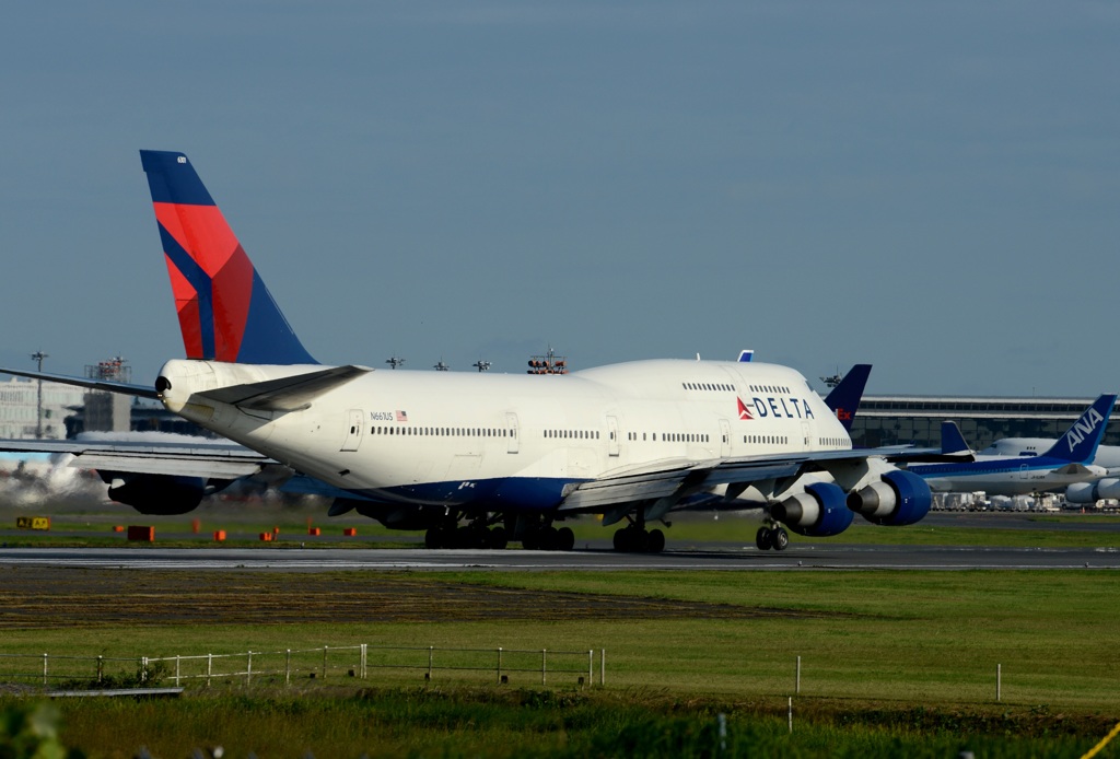離陸（406）DELTA 747-400  