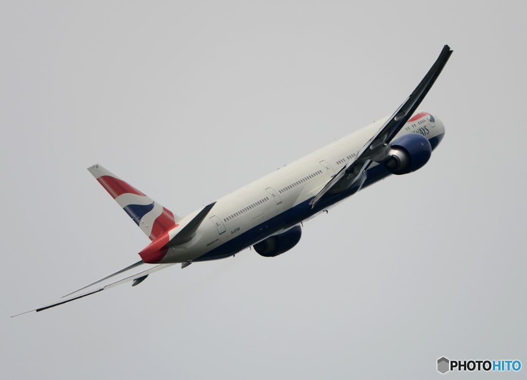 離陸　BRITISH 777-336