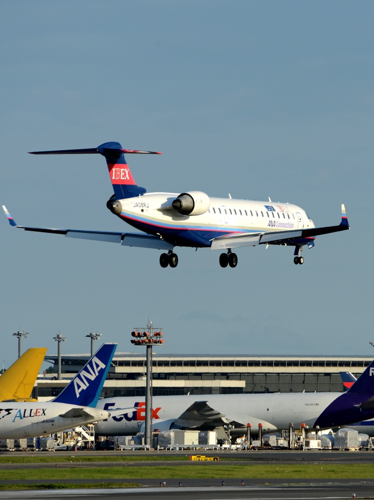 着陸（148）IBEX Bombardier CRJ-702 