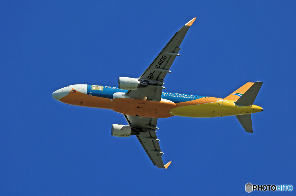[青い空]　CEBU A320-214 RP-C4100飛び立ち 