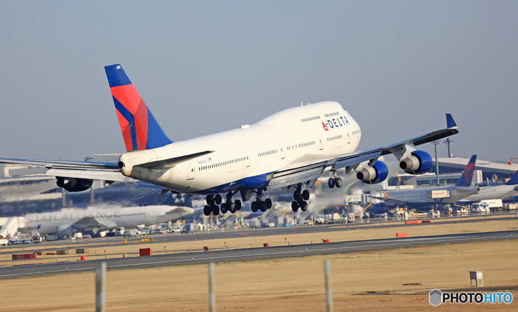 Delta 747-400 N666US 到着 