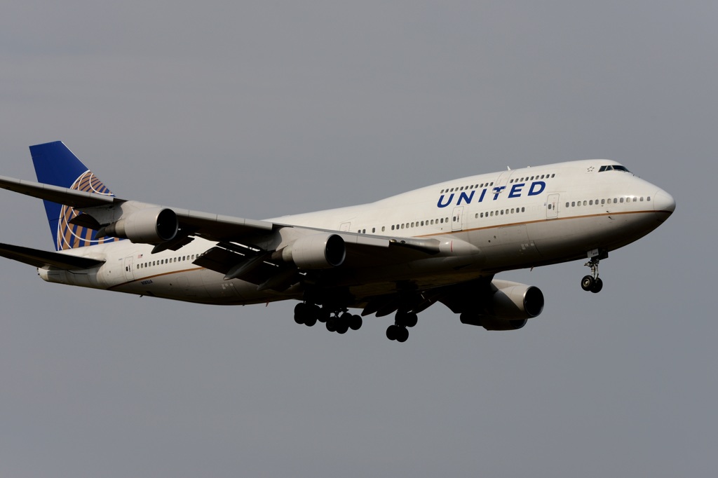 UNITED 747-400 到着