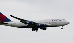 着陸（130）Delta 747-400 