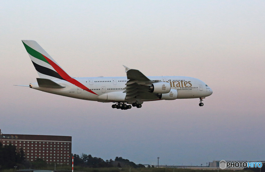 「青空」 ETIHAD A380-861 A6-EUE Landing