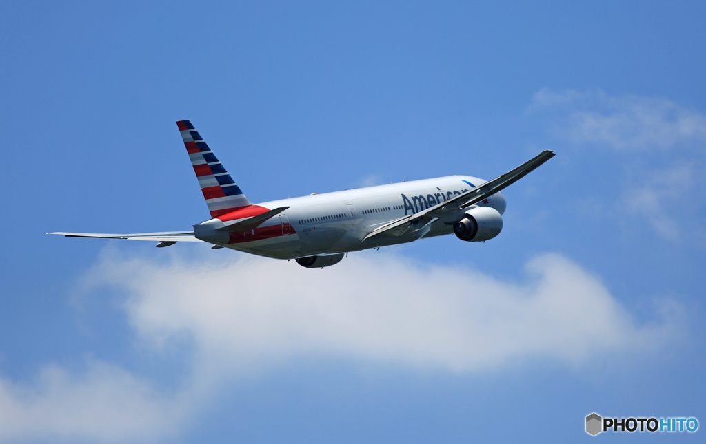 出発 American 777-223 N750AN