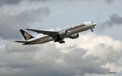 飛び立ち Singapore 777-212 9V-SRM