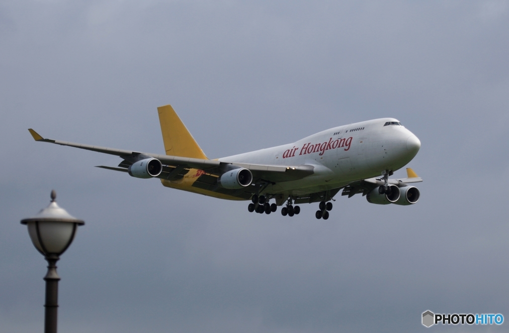到着　Air Hongkong 747-444