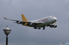 到着　Air Hongkong 747-444