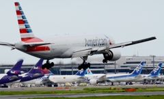着陸（12）American 777-223 