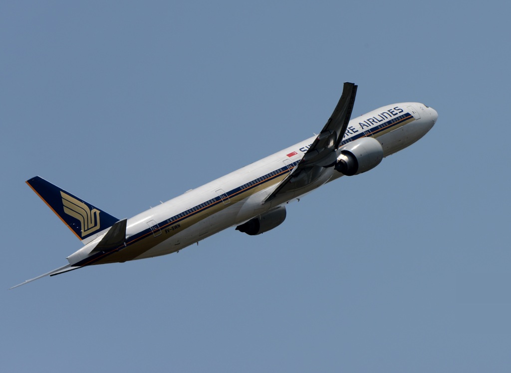 SINGAPORE 777-312 飛行