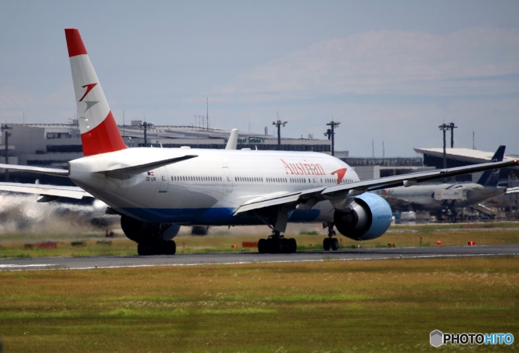 Austrian 777-2Z9 離陸　