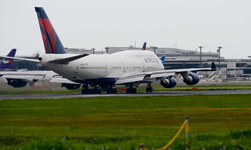 離陸（25-1）DELTA 747-400 [a]
