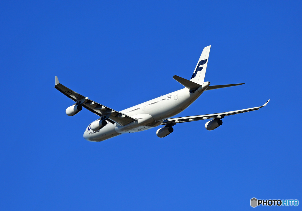 [青い空]　FINNAIR A340-313 OH-LQD