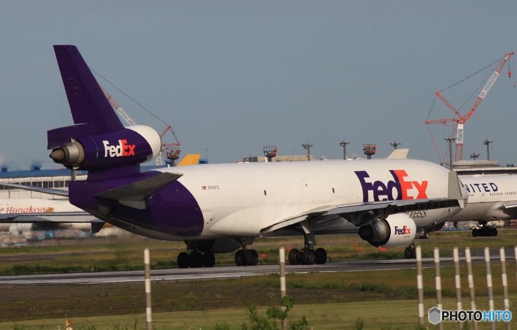 出発　FedEx MD-11