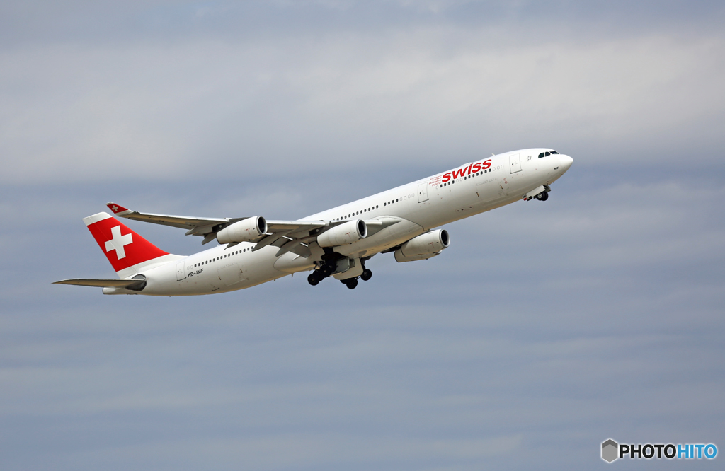 飛行 SWISS A340-313 HB-JMF