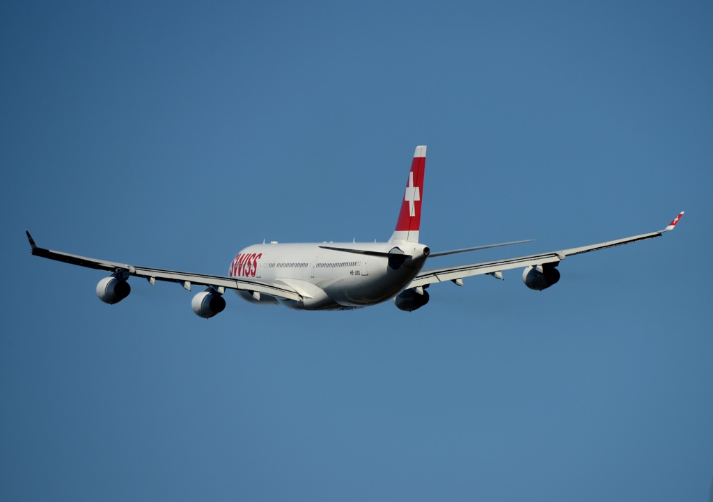 離陸 SWISS A340-313 