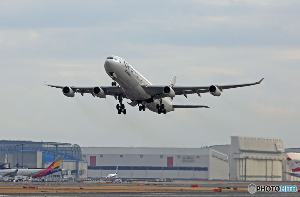 出発  FINNAIR A340-313 OH-LQE