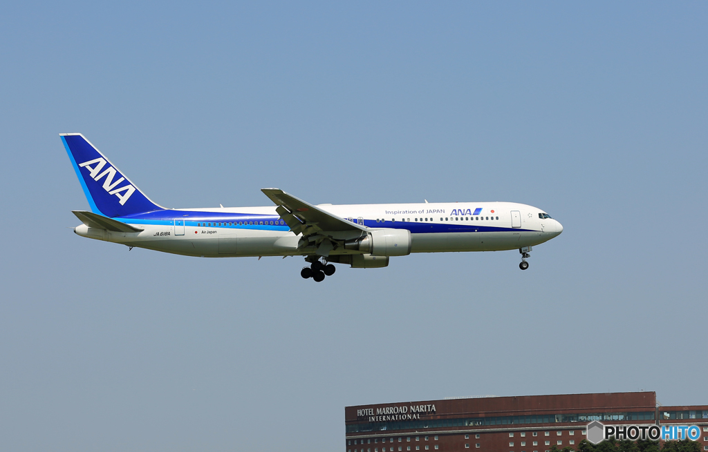 「青い空」が一番 ANA 767-381 N618A 着陸