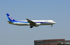 「青い空」が一番 ANA 767-381 N618A 着陸