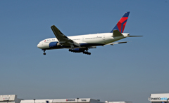 着地前 Delta 777-232 N867DA