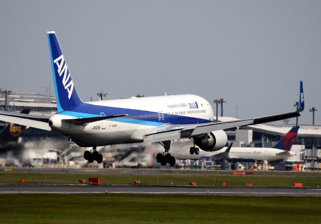 ANA 767-300 着陸　